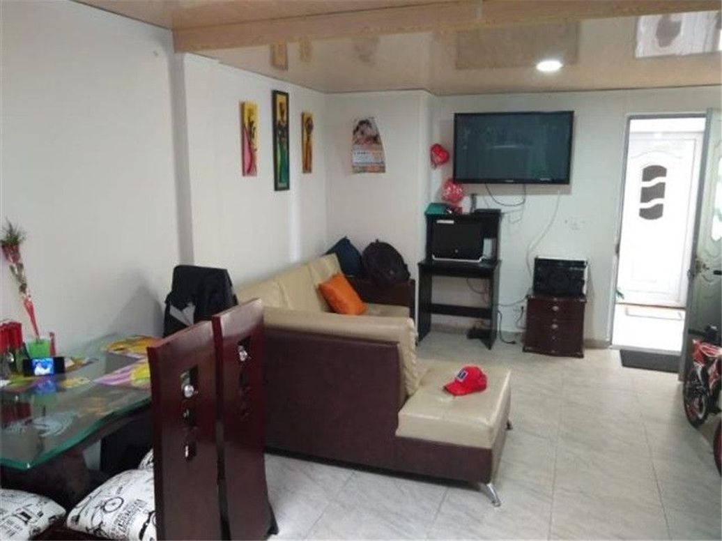 Casa de 18 alcobas en venta en Marco Fidel Suarez, Bogotá, 737 m² · foto 15 de 20