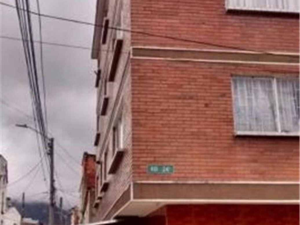 Casa de 18 alcobas en venta en Centenario, Bogotá, 766 m² · foto 3 de 20