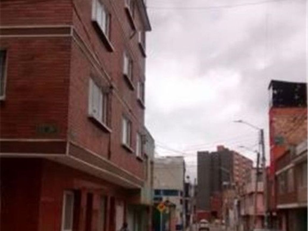 Casa de 18 alcobas en venta en Centenario, Bogotá, 766 m² · foto 2 de 20