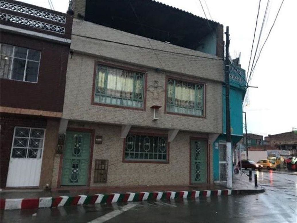 Casa de 12 alcobas en venta en San Pablo, Bogotá, 360 m² · foto 2 de 3