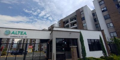 Descubre este acogedor apartamento en venta, ubicado en Parque Natura, que cuenta con: Sala-comedor con acceso a balcón, cocina integral, estudio, dos habitaciones, la principal con Walking closet y baño privado, baño social completo, zona de oficios y  parqueadero propio. La unidad cuenta con: Piscina, gimnasio, salón social, juegos infantiles. Con 70.75 metros cuadrados, este inmueble ofrece comodidad y estilo en cada rincón. ¡Contáctanos ahora para más información y agenda una visita! (MA-028).