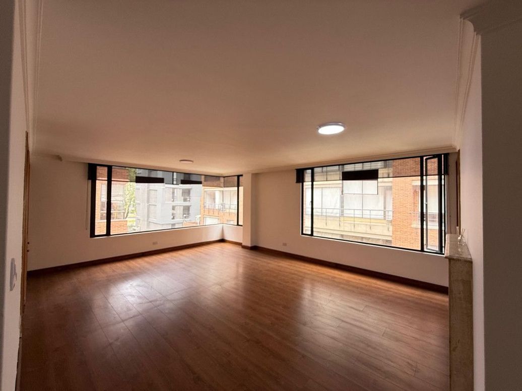 Apartamento de 3 alcobas en venta en Chico Norte Et. Iii, Bogotá, 140 m² · foto 2 de 17