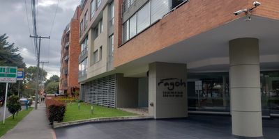 HERMOSO APARTAMENTO, EN CUARTO PISO, MAGNIFICOS ACABADOS, COCINA TOTALMENTE INTEGRAL,  CON ZONA DE LAVANDERIA, COMEDOR AUXILIAR, 2 BAÑOS COMPLETOS, ESTUDIO O ESTAR, DOS ALCOBAS, LA PRINCIPAL CON BALCON, DOS GARAJES Y UN AMPLIO DEPOSITO. EL EDIFICIO CUENTA CON GIMNASIO, SALON SOCIAL, ZONA DE JUEGOS NIÑOS, DOS ASCENSORES, SALA DE ESPERA, PARQUEOS DE VISITANTES,SECTOR RESIDENCIAL, CERCA DE TRANSPORTE PUBLICO, CENTROS COMERCIALES Y SITIOS DE INTERES.