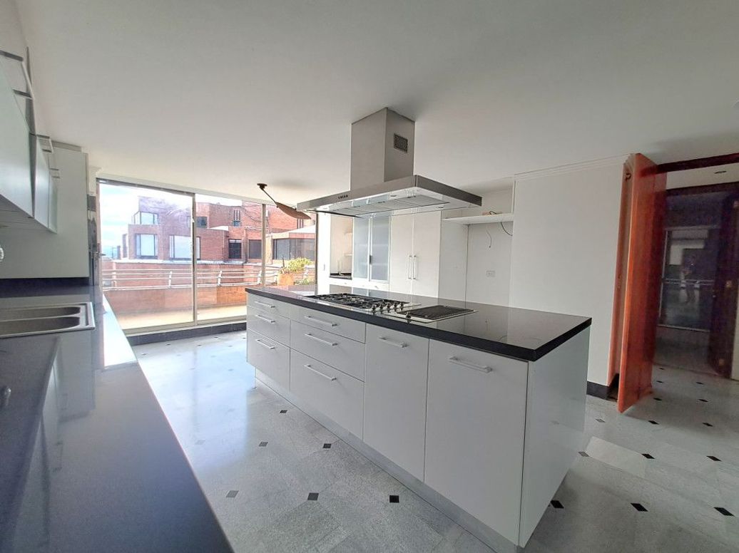 Apartamento de 3 alcobas en venta en La Porciuncula, Bogotá, 460 m² · foto 4 de 16