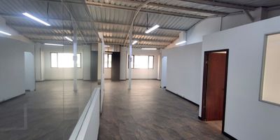 Oficina ubicada en la zona de teusaquillo, un sector residencial, comercial, de servicios cerca a transporte publico, colegio Inglaterra real universidad ecci , centro comercial , parroquia la misericordia clinica u hospital, supermercado, gimnasio, restaurante, entidad bancaria, facil acceso a vias principales Este sector estrategico es transitado por un alto flujo peatonal y vehicular. El inmueble cuenta con una excelente distribucion de los espacios, buena iluminacion y ventilacion, ideal para el crecimiento de la empresa.