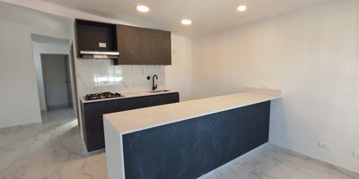Vive en El Carmen de Viboral! Este apartamento en el segundo piso.

Caracteristicas:
- 2 habitaciones para tu comodidad
- 1 habitacion con bano privado
- 1 bano social para invitados
- Sala y comedor para disfrutar de momentos especiales
- Cocina para preparar tus comidas favoritas
- Zona de ropas para tu conveniencia

Un apartamento ideal para vivir con estilo y comodidad! Quieres conocer mas sobre esta propiedad? Contactanos!