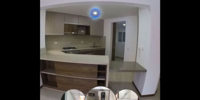 Se vende apartamento en el CR Nordika. Apto de 100 mts2 consta de sala, comedor, cocina integral, tres habitaciones la principal con baño, baño habitaciones, baño social. Balcón, aire acondicionado, 2 parqueaderos en línea. Piscina y zonas verdes

