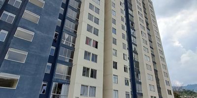 Ubicado en un sector residencial exclusivo, con excelente vista desde el piso 10.

2 habitaciones con closet

2 baños completos

Cocina integral con acabados modernos

Parqueadero privado

El conjunto ofrece seguridad, zonas verdes y un ambiente familiar tranquilo.

Canon de arrendamiento 1.000.000 incluye administracion.