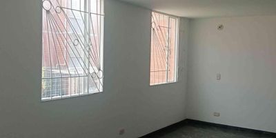 [ARR] ID HOUM: 159450

Entérate de todos los beneficios al arrendar con nosotros:
    • Asistencia e intermediación con el propietario
    • Firma tu contrato online
    • Arrienda sin burocracia, sin papeleos ni notarías

Departamento en arriendo, ubicado en el barrio Hogares Soacha, con una superficie construida de 49.00 m² y superficie total de 49.00  m². 

Sus principales características son:

    • No amoblado
    • 2 dormitorios
    • 1 baño
    • Admite mascotas
    • Año de construcción: 2014
            
Además, el inmueble cuenta con las siguientes amenidades:

    • Salón de eventos
    • Vigilancia 24 hrs
    • Zona de juegos
    • Zona de asadores

Si arriendas con nosotros, te brindamos asesoría personalizada durante todo el proceso.

Requisitos para arrendar con nosotros:

    • Arrienda sin codeudor*, fácil, rápido y seguro
    • Demuestra un ingreso mensual neto de al menos 2.5 veces el valor del arriendo (los ingresos mensuales se pueden complementar por las personas que vivirán en este inmueble)
    • Completa tu información básica y mándanos tus extractos bancarios o documentos que demuestren tus ingresos
    • No debes tener reportes negativos en centrales de crédito
        

IMPORTANTE:

    • Te invitamos a agendar una visita a esta propiedad
    • Si tienes alguna duda por favor puedes solicitar más información desde los portales como también contactarte directamente con nosotros
    
Más que una inmobiliaria, somos Houm.
*Aplican T&C