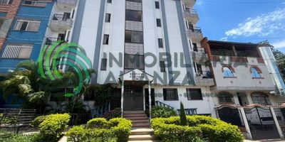 Apartamento en Arriendo Barrio Diamante ll, Tercer piso de 70 metros distribuidos en: sala - comedor, cocina integral, zona de ropas, tres habitaciones, dos baños., sin ascensor, parqueadero asignado.