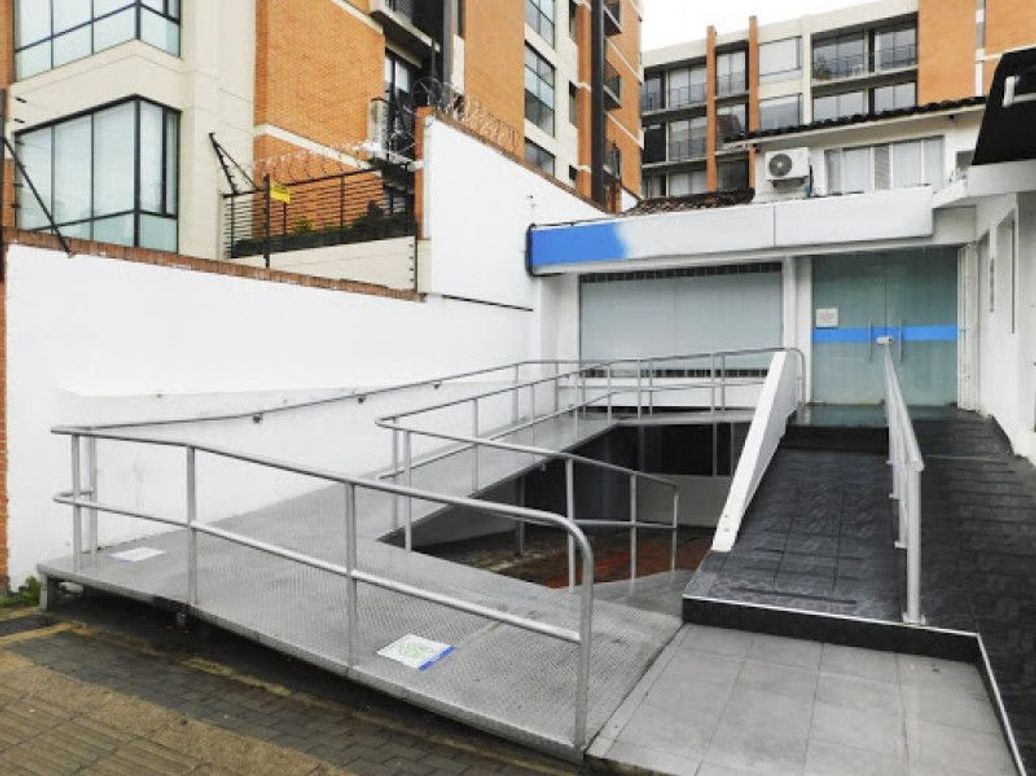 Casa de 10 alcobas en venta en Santa Barbara Occidental, Bogotá, 660 m² · foto 2 de 20