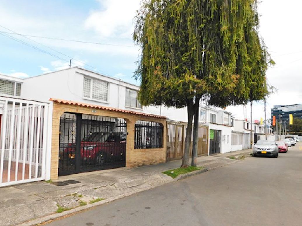 Casa de 7 alcobas en venta en Polo Club, Bogotá, 233 m² · foto 2 de 20