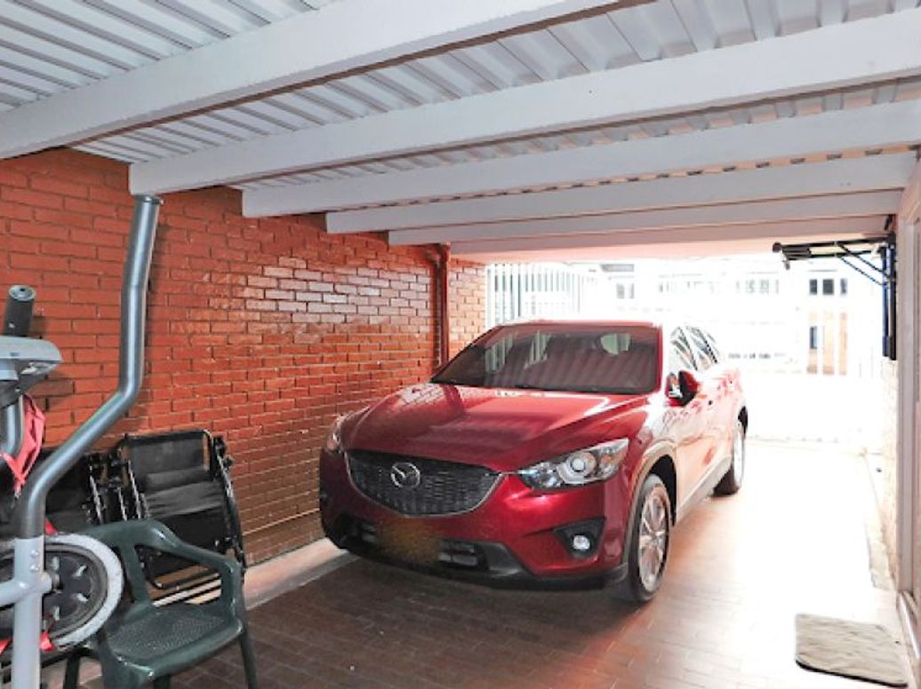 Casa de 7 alcobas en venta en Polo Club, Bogotá, 233 m² · foto 5 de 20