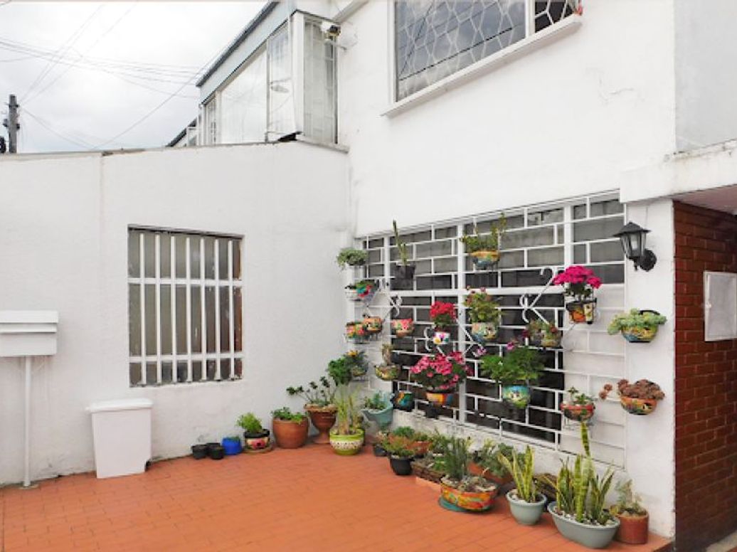 Casa de 7 alcobas en venta en Polo Club, Bogotá, 233 m² · foto 3 de 20