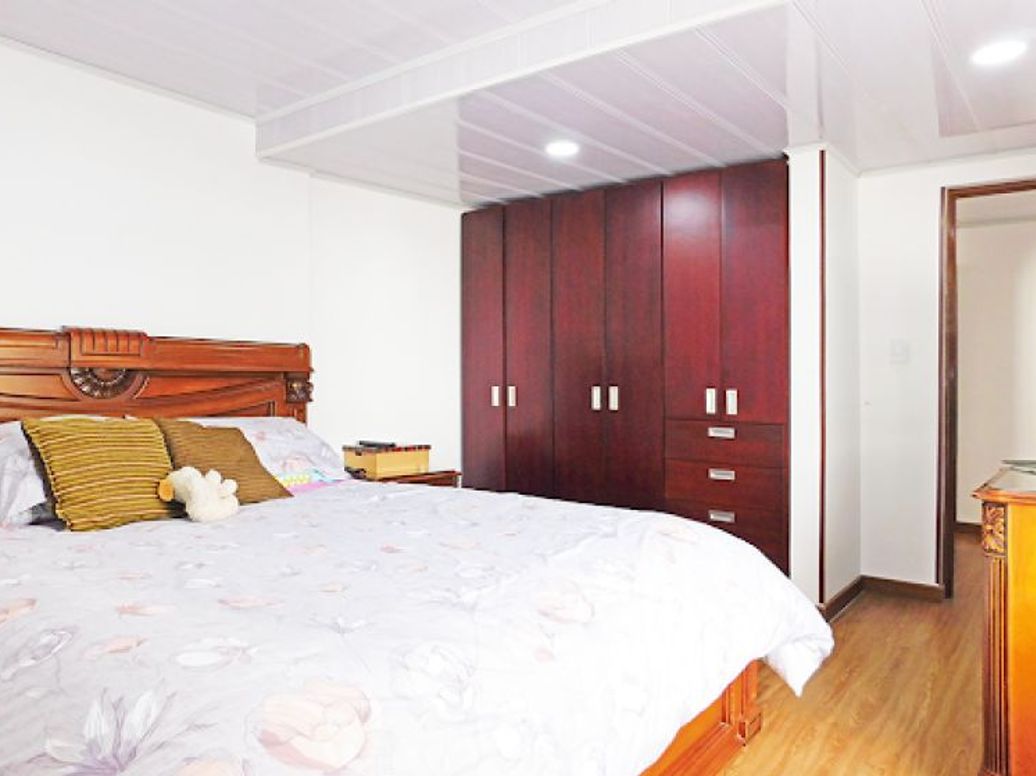 Casa de 7 alcobas en venta en Polo Club, Bogotá, 233 m² · foto 17 de 20
