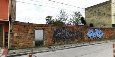 Excelente oportunidad, lotes ubicados en la ciudad de Bogotá en el barrio barrancas, en la localidad de Usaquén, sobre la carrera con vista a oriente, 19,41 m de frente por 18,30 m  de fondo, área 355,27 m2 en sector norte de Bogotá, apto para la construcción en altura, para la construcción de edificios multifamiliares, unifamiliares, bifamiliares, locales, con área de ventas de hasta 500 m2, tiendas, almacenes, bienestar social, centros educativos, centros culturales, centros deportivos. Cuenta con todos los servicios consta de 3 habitaciones, 1 baño, sala comedor y cocina. Cerca de la carrera 7, 9 calle 170, hospital cardio infantil, codabas, colegios y universidades cerca de las torres north ponit