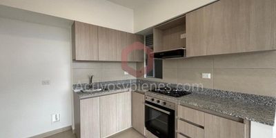 Arriendo apartamento en Rionegro para estrenar, cerca al centro comercial San Nicolás,zona estratégica cerca a todo, con alta valorización,90 m², tres alcobas, dos baños, dos closets, vestier, sala comedor, cocina integral con red de gas, calentador, zona de ropas, parqueadero cubierto sencillo y cuarto útil, unidad cerrada, tendrá zona de mascotas, senderos peatonales, piscinas, salón social, gimnasio, solárium, zona de fogata, zona BBQ y zona de juegos. Arrienda Activos y Bienes, Inmobiliaria experta en administración, arrendamiento y venta de apartamentos, casas, locales, bodegas y oficinas en el Oriente Antioqueño, Medellín y toda el área Metropolitana. Información sujeta a cambios. Las imágenes de muebles, enseres, decoración y demás elementos son una referencia.