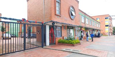 Acogedora y amplia casa  de 3 x 12 distribuida en  tres niveles en el sector de San Antonio Norte,  Primer nivel cuenta con sala  un baño social cocina integral, comedor y amplio patio de ropas, segundo nivel habitación principal con baño privado, segunda habitación  con closet, tercer nivel una habitación baño completo, con una terraza y cuenta con parqueadero privado. Cerca a la avenida novena, carrera séptima, calle 182 colegios, supermercados transporte publico cercano. Admirela !!