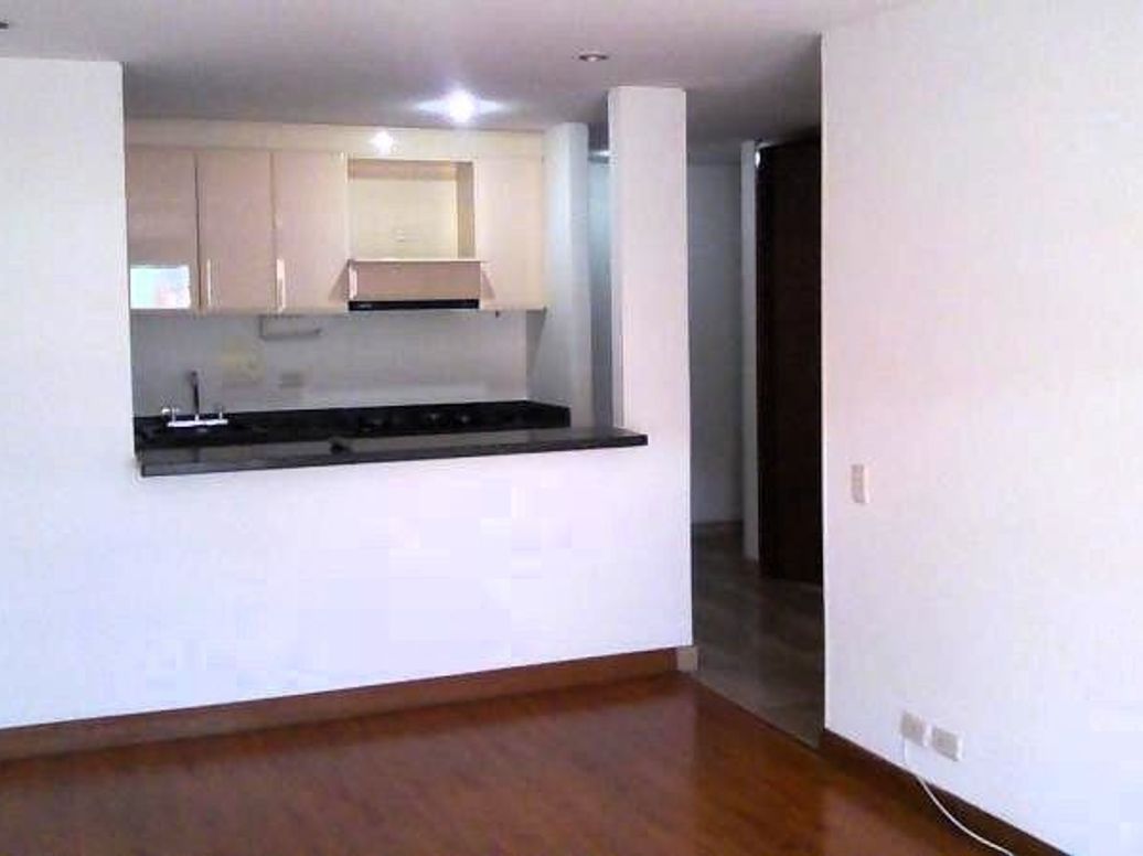 Apartamento de 1 alcoba en venta en Santa Barbara Occidental, Bogotá, 53 m² · foto 4 de 13