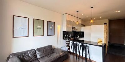 Apartamento una alcoba moderno con excelente iluminación, Bloqueo de Ruido Estilo Europeo,cuenta con una  excelente ubicación cerca de supermercados ,centros comerciales como Andino,retiro y Atlantis ,iglesias Buenas vías de acceso como la séptima ,octava ,novena  ,