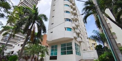 Apartamento en venta – 142 m² | Espacioso y con excelente distribución
Este hermoso apartamento, ubicado en el exclusivo sector de Villa Country, ofrece confort, amplitud y una ubicación privilegiada para disfrutar en familia con un área total de 142 m² distribuidos en tres habitaciones con excelente iluminación natural, sala-comedor amplia ideal para compartir, cocina integral tipo americana moderna y funcional, balcón tipo terraza con gran espacio para disfrutar al aire libre, cuarto y baño de servicio, baño social y garaje doble en línea con fácil acceso
El conjunto residencial cuenta con salón social, parque infantil y zonas comunes pensadas para el bienestar de toda la familia