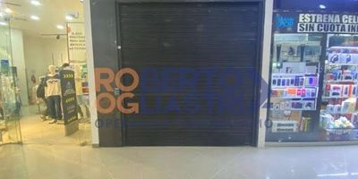 Local de 23,44 m, ubicado en el primer piso del Centro Comercial San Silvestre, te ofrece una ubicación privilegiada dentro de uno de los espacios con mayor flujo de visitantes de la ciudad. Perfecto para marcas que buscan alta visibilidad, tráfico constante y un entorno estratégico.