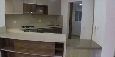 Se arrienda apartamento en el CR Nordika. Apto de 100 mts2 consta de sala, comedor, cocina integral, tres habitaciones la principal con baño, baño habitaciones, baño social. Balcón, aire acondicionado, 2 parqueaderos en línea. Piscina y zonas verdes