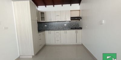 Se arrienda casa en el sector de Belén Miravalle, zona residencial, cerca al parque de belén, cerca a la 80, facil acceso a transporte publico.

4 habitaciones +1
4 clóset
2 baños cabinados
Sala comedor
Cocina integral
Red de gas
Patio
Calentador
Zona lavadora
Balcón


Arrendamientos Panorama Belén: 347 12 14/ 301 544 68 92
Asesora: Luisa Muñoz 301 543 66 06

