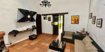 [VEN] ID HOUM: 159877

En Houm te ayudamos de forma fácil y segura. Los beneficios de comprar con nosotros:
    • Te ayudamos a conseguir financiamiento a través de una asesoría personalizada
    • Mediación y seguimiento de todo el proceso
    • Ponemos a tu disposición profesionales en notariado, registro y asesoría jurídica
¡Solo te preocupas de las firmas!

Casa en venta, ubicada en el barrio José María Córdova Muñoz, con una superficie construida de 189.00 m² y superficie total de 7902.00 m². 

Sus principales características son:

    • 3 dormitorios
    • 2 baños
    • Admite mascotas
    • 4 parqueaderos
    • Año de construcción: 2018
    • Bodega
            
Además, el inmueble cuenta con las siguientes amenidades:

    • Zona de juegos

Si compras con nosotros, te brindamos asesoría personalizada durante todo el proceso.
Más que una inmobiliaria, somos Houm.
*Aplican T&C