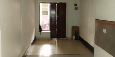 Se vende local comercial Medellín centro en balcon de comidas en renonocido centro comercial. El local esta en una excelente ubicación en el balcon de comindas con un alto flujo de personas. El local cuenta con 1 baño. Especial para comidas