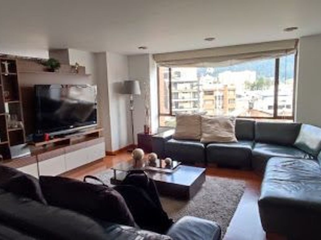 Apartamento de 3 alcobas en venta en Santa Paula, Bogotá, 210 m² · foto 2 de 2