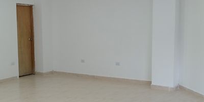 Local Comercial en Arriendo - Prado Centro
Oportunidad unica para tu negocio! Se arrienda local comercial en Prado Centro, ubicado en una zona estrategica con alto flujo de personas. Este amplio espacio es perfecto para brindar maxima visibilidad y atraer clientes. Ideal para emprendedores que buscan destacar en el corazon de la ciudad.
No dejes pasar esta oportunidad! Contactanos para mas informacion y agenda tu visita.