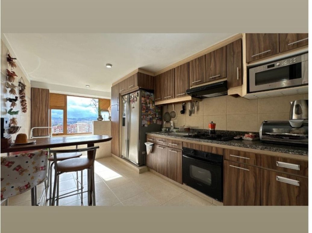 Apartamento de 3 alcobas en venta en Caobos Salazar, Bogotá, 197 m² · foto 2 de 11