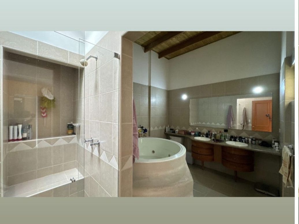 Apartamento de 3 alcobas en venta en Caobos Salazar, Bogotá, 197 m² · foto 7 de 11