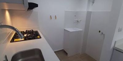 472-8121 CONALTURA INMOBILIARIA ofrece apartamento para venta en Robledo Pajarito, cuenta con un área de 51.86m2, 3 alcobas cada una con closet, 2 baños, sala comedor, balcón, cocina integral, parqueadero cubierto sencillo. Conjunto cerrado con ascensores, portería 24h, cancha de futbol, gimnasio, juegos infantiles, salón social, shut de basuras, BBQ, piscina adultos y niños, parqueadero de visitantes, zonas verdes, transporte publico cercano. cerca a estación metro cable la aurora. colegio upegui, tiendas D1, iglesias y centro infantil cdi.