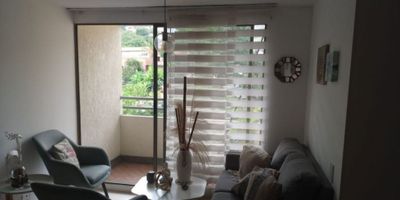 CODIGO:9484FR197VENTA DE APARTAMENTO EN LOS COLORES - MEDELLIN

Distribucion:

- 3 alcobas

- 2 baños cabinados

- Balcon

- Cocina integral con red de gas

- Parqueadero y cuarto util

 

Caracteristicas Adicionales:

- Piso medio con vista campestre

- Iluminado

- Buenos acabados

- Unidad Cerrada con porteria 24 horas, juegos infantles, piscina adultos y niños, salon social

- Excelente ubicacion: cerca al nuevo centro comercial Mixy Mall (anterioriormente mediterraneo), exito de Robledo, Mercados Madris, D1, Iglesia San Clemente.

- Buenas vias de acceso y variedad de transporte publico cerca.
