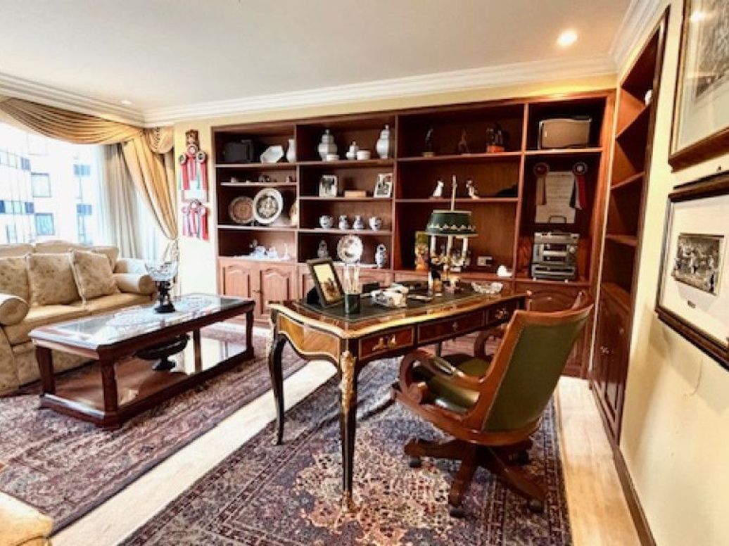 Apartamento de 3 alcobas en venta en Santa Barbara Occidental, Bogotá, 210 m² · foto 2 de 20