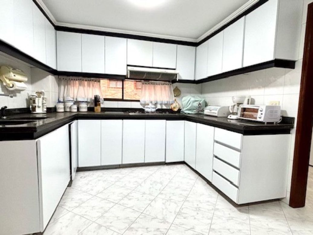 Apartamento de 3 alcobas en venta en Santa Barbara Occidental, Bogotá, 210 m² · foto 14 de 20
