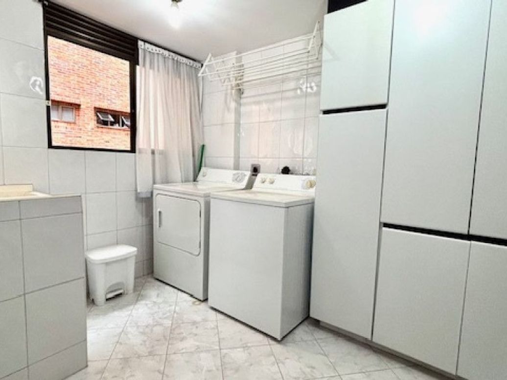 Apartamento de 3 alcobas en venta en Santa Barbara Occidental, Bogotá, 210 m² · foto 15 de 20