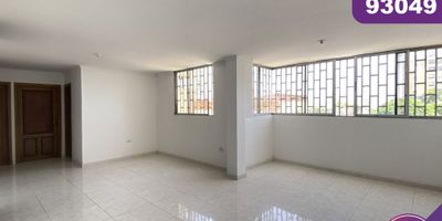 Apartamento en arriendo en la ciudad de Barranquilla ubicado en el barrio Tabor, el edificio cuenta con 4 pisos, el apartamento se encuentra ubicado en el piso 1, con un área aproximada de 120.20 mt2, distribuidos en 3 habitaciones, 2 baños, la habitación principal cuenta con baño interno, sala-comedor, cocina integral, zona de labores y 1 parqueadero asignado, buena distribución en sus áreas con buenos y modernos acabados, es fresco y acogedor, su entorno es tranquilo, residencial con cómodas vías de acceso y facilidad al transporte publico cercano, sobre el sector puede encontrar, tiendas aras, supermercados, restaurantes como sabor costeño, maxgordos y colegios cercanos.
