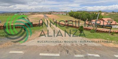 Se vende amplio lote de 1.250 m2, semi-plano, ubicado en la Parcelación Vista Hermosa en la mesa de los santos, a pocos minutos del Mercado campesino, excelente sector de parcelas, tranquilo y fresco, ideal para construir tu nuevo hogar. Agenda tu cita
