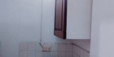 Apartaestudio en Arriendo Sector Santa Teresita-Medellin área25 m² esta ubicado en una zona tranquila con fácil acceso a servicios de comercio y transporte público, cerca al Colegio Corazonista, Corporacion Universitaria Adventista. Cuenta con 1 alcoba, 1 closet en madera, 1 Baño, cocina sencilla, fogón, pipeta de gas, piso en baldosa y zona de ropas.Quieres conocerlo?Contáctanos al 3104289911 para programar la visita y descubras porque este puede ser tu nuevo lugar favorito