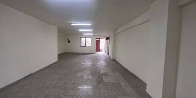 Elite Group le ofrece bodega en tercer piso en una ubicación estratégica, cerca a la autopista norte, avenida regional, carrera 65 y terminal del norte, la bodega cuenta con malacate, buena altura, bien iluminada, ideal para su empresa o negocio. 