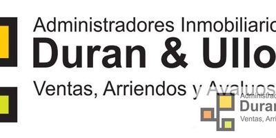 OJO   OPORTUNIDAD ÚNICA EN EL CORAZÓN DE POLONUEVO. Busca el lugar perfecto para invertir o vivir con su familia   Deje de buscar  Le presento esta joya escondida en el centro de Polonuevo, Atlántico.  Esta no es una casa cualquiera, es un patrimonio. Ubicada en el barrio El Centro, en un lote gigantesco de 1.006 m2, ofrece una construcción de 184 m2 y un potencial de negocio increíble. Imagínese  Una casa familiar  4 alcobas, sala, comedor, cocina tradicional, baño y pisos en baldosa. Rodeada de una exuberante vegetación, con árboles frutales y flores que crean un paraíso privado. Un proyecto comercial con visión   Con uso de suelo comercial y factibilidad energética en media tensión, este es el lugar ideal para un consultorio, academia, local comercial o cualquier emprendimiento.  Ya está frente al puesto de salud  Comodidades totales  pozo propio, agua, luz y gas. Ubicación inmejorable, en el centro de todo pero con la paz de la naturaleza. Esto no es solo una casa, es una inversión