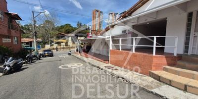 Local en ARRIENDO.
Comodidad y excelente ubicación.
2 Baños sencillos Piso en cerámica 
Ubicado en excelente zona residencial y comercial, rutas de acceso, supermercados, zonas deportivas, fácil acceso al estadio y al Politécnico Jaime Isaza Cadavid, supermercados, colegios, tiendas de barrio, droguerías.
¡Para más información y agendar tu cita!Contáctanos al 3156901885Desarrollo Inmobiliario del Sur – Tu hogar, nuestra pasión