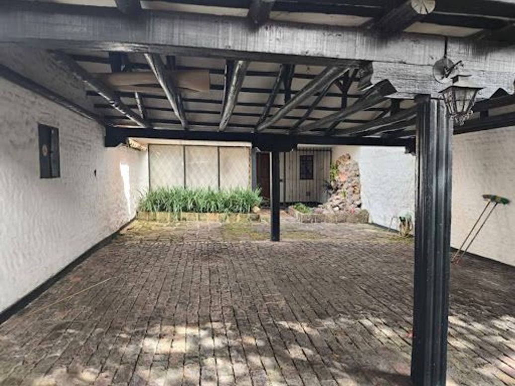 Casa de 3 alcobas en venta en Santa Barbara, Bogotá, 205 m² · foto 2 de 20