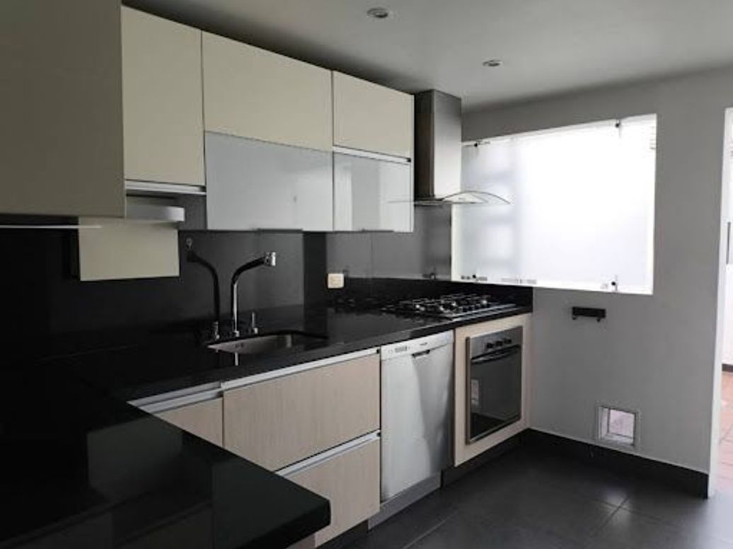 Casa de 3 alcobas en venta en Santa Barbara, Bogotá, 205 m² · foto 6 de 20