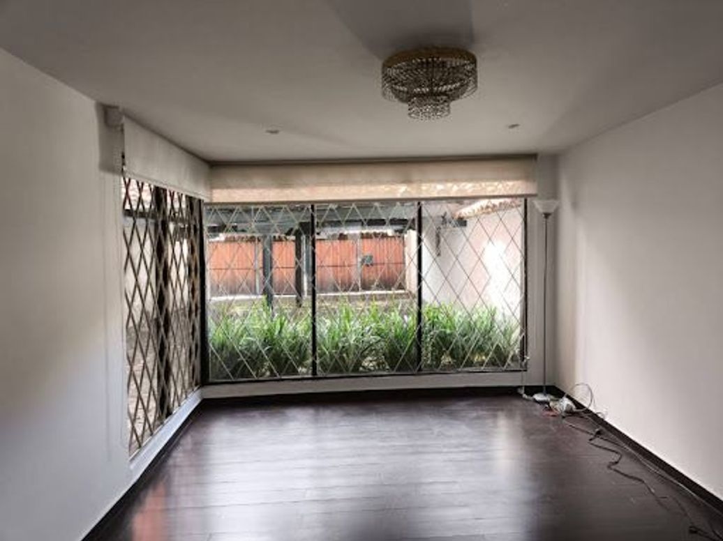 Casa de 3 alcobas en venta en Santa Barbara, Bogotá, 205 m² · foto 9 de 20