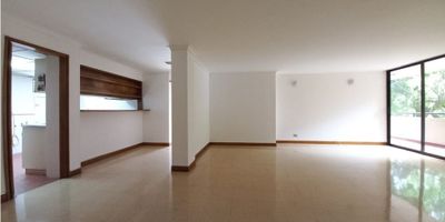 ¡Apartamento en venta de 107 m2!

? Descubre tu nuevo hogar en un entorno exclusivo y lleno de comodidades ?  

Este acogedor apartamento de 2 habitaciones y 2 baños, 1 habitacion de servicio con 1 baño, estudio, sala comedor, cocina integral, lavadero y parqueadero. Está ubicado en un prestigioso conjunto residencial, diseñado para brindarte la tranquilidad y seguridad que mereces.

 ¡Agenda tu visita hoy mismo y descubre por qué este podría ser el hogar que siempre has soñado! 

Tu futuro comienza aquí. ?✨
