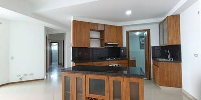 ¡Vive con estilo y comodidad en este amplio apartamento de 100 m² en unidad cerrada!

Disfruta de un estilo de vida exclusivo en este espectacular apartamento de 100 metros cuadrados, ubicado en una unidad residencial completa, que ofrece seguridad, confort y excelentes zonas comunes para toda la familia.

 3 amplias alcobas
 2 baños completos
 Parqueadero privado
 Unidad cerrada con vigilancia 24/7, gimnasio, zonas verdes, juegos infantiles y salón social

Este hogar cuenta con espacios generosos, excelente iluminación natural y una distribución funcional que te permitirá vivir con total comodidad.

Canon de arrendamiento: $4.000.000

¡Ideal para quienes buscan amplitud, tranquilidad y ubicación estratégica en un entorno seguro y con todas las comodidades!

Contáctanos para agendar tu visita y enamorarte de tu próximo hogar.